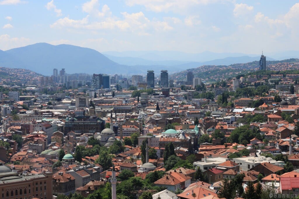 Vue des hauteurs de la ville de Sarajevo
