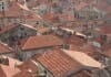 Contre plongée sur les toits de Dubrovnik