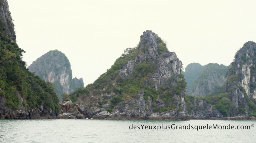 Baie d'Halong - Montagnes karstiques de Tu Long Bay