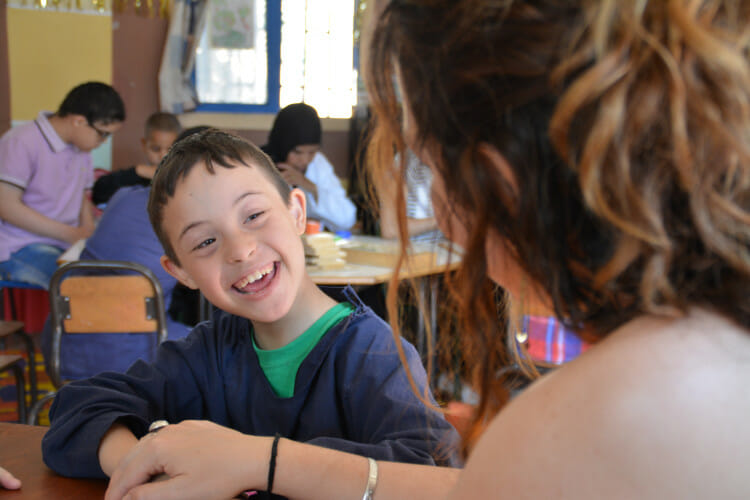 Volontariat avec l'Association les Enfants Papillons - Enfant autiste de l'association marocaine