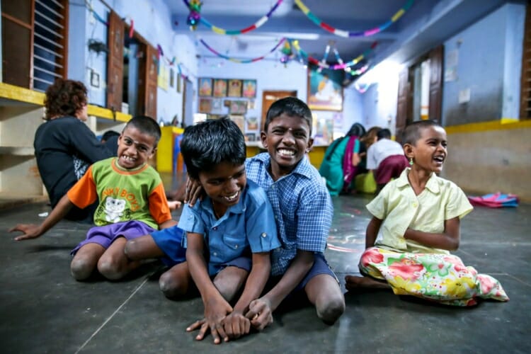 Volontariat avec l'association les enfants papillons - enfants indiens