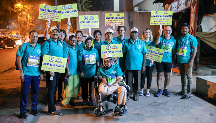 Volontariat avec l'Association les Enfants Papillons - Résidents et employés du centre participants au marathon de Bombay
