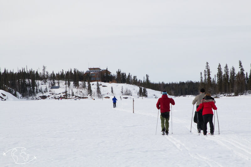 Ski de fond vers le Blachford Lake Lodge