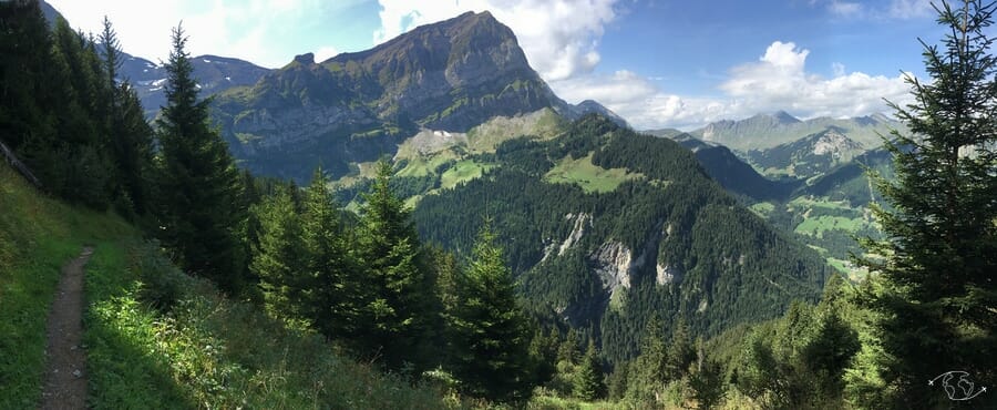 Randonnée suisse - vue sur la Dent de Bonavau