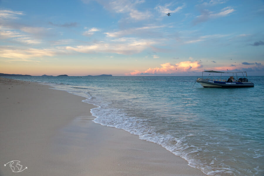 Visiter Mayotte - Coucher de soleil sur l'îlot de sable blanc avec Lagon Aventure